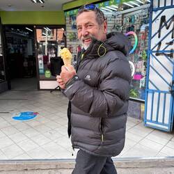 In der dicken Daune Eis essen, das gibts auch nur im patagonischen Sommer!