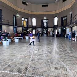 Der Sportplatz des ehemaligen Gefängnisses