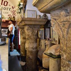 Das ist ein Blick in die älteste Bäckerei Bari's