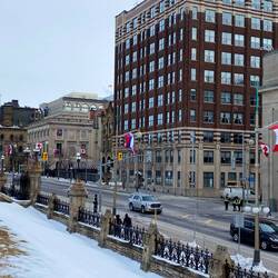 Überall sind die Flaggen anzutreffen.