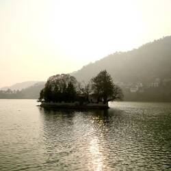 Ich hatte darauf spekuliert, am See einen Campingplatz zu finden.