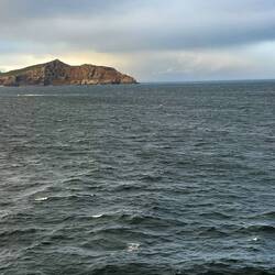 Kap der guten Hoffnung mit Leuchtfeuer ( ganz rechts )