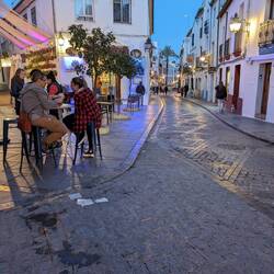 Es wird Abend und wir gehen ins Bett.