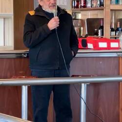 Der Herr Kapitän begrüßt uns.