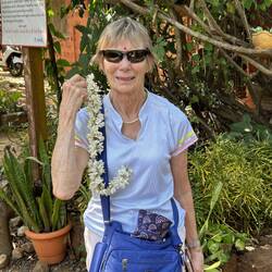 All received a welcome red dot. Ladies received wreath of flowers.
