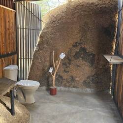 Die Toilette war direkt in den Fels gebaut.