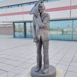 Wolfgang Mattheuer - Maskenmann, Bronze, 1981