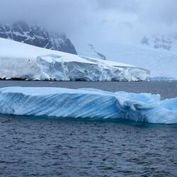 Die Eisberge haben die unterschiedlichsten Formationen