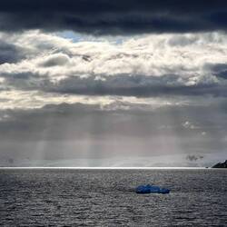Traumhaft, wie sich die Sonne den Weg durch die Wolken bahnt