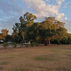 unser riesiger Übernachtungsplatz