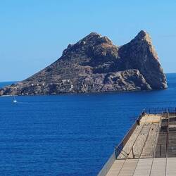 Mönchsinsel mit Ruinen des Industriekomplexes aus der Römerzeit