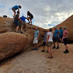 Dank Hilfe war die Kletterpassage für alle gut machbar 👍.