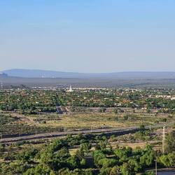 Blick auf Mendoza vom Denkmal im Park