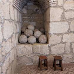 Mote trebuchet balls