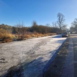 The main Llangollen canal was still free flowing but the Arm froze us in