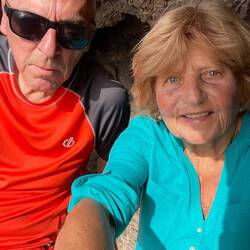 Wir sitzen in einer kleinen Höhle; das sieht man aber nicht!