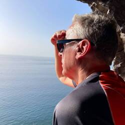 Leider kann man heute die Insel La Gomera nicht sehen. Martin blickt in diese RIchtung.