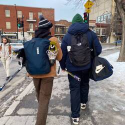 Es geht auf eine der vielen Eisflächen