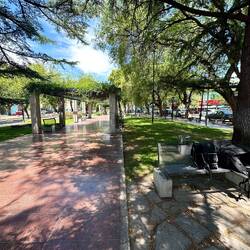 Park ? und mein Gepäck rechts auf der Bank