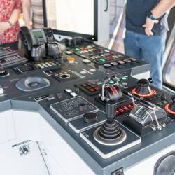 Nur der Joystick reicht natürlich auch nicht.