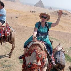 Wow, I'm on a camel, in the Egyptian dessert!