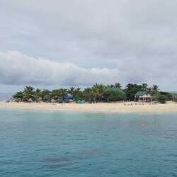 Die kleinste Insel, an der wir auf dem Weg zu unserem Resort vorbei gekommen sind