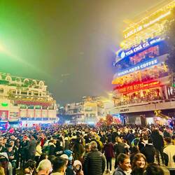 Paar Lüt fürs Füürwärch am Hoan Kiem See