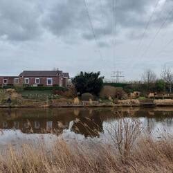 Weit und breit das einzige Haus am Kanaal!
