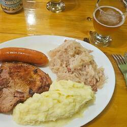 So stellt man sich hier deutsches Essen vor