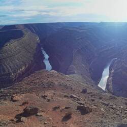 The Goosenecks, der wie ein Gänsehals mäandrierende Juan River