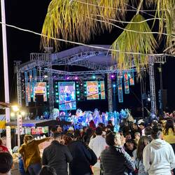 Es war sehr laut und voll, nix für uns