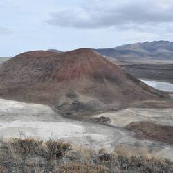 Le lac est sec en raison de l'extraction intensive d'eau pour irriguer les champs des alentours