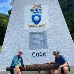 Am James Cook Denkmal