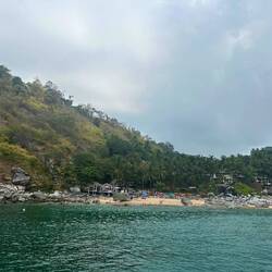 approaching Nur Beach