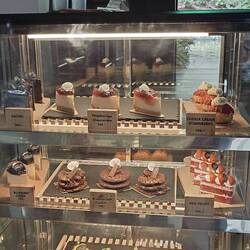 Und die Kuchen sagen "nimm mich"!