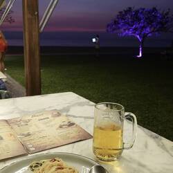 Nettes Strandrestaurant vom Hotel nebenan