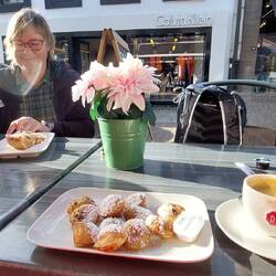 Koffie met Appelgeback und Poffertjes!
