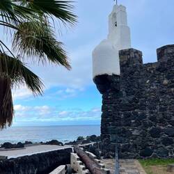 Altes Fort mit Kanone - direkt neben den Meeresschwimmbecken