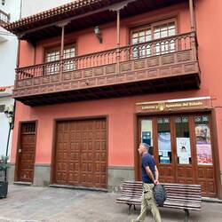 Für die Kanaren sind Holzbalkone typisch.