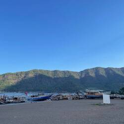 Boote auf dem Weg in den Winterschlaf