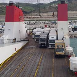 ...da steht er der Hennes unser treues Gefährt, ordentlich festgekettet