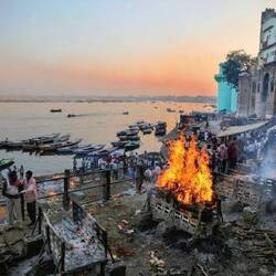 verbrennung am ghat. (foto google)