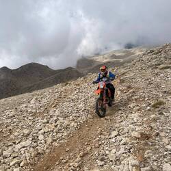 See to Sky Deppen auf dem Wanderweg am fahren