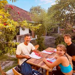 Wir essen gern irgendwo bei Einheimischen am Straßenrand 🍛🫔🥄🍴🍲