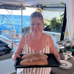 Doris mit selbstgebackenem Baguette