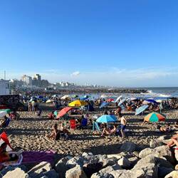 Strandidylle beim Wellenbrecher, öffentlich