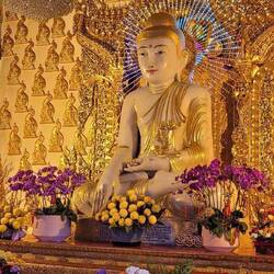 Buddha im burmesian Tempel