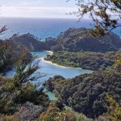 Nur mit Boot oder Kayak erreichbare Bucht
