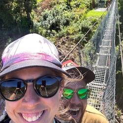 Auf der Buller Gorge Swingbridge
