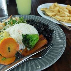 Ein casado mit einer piña - frischer ananassaft😊